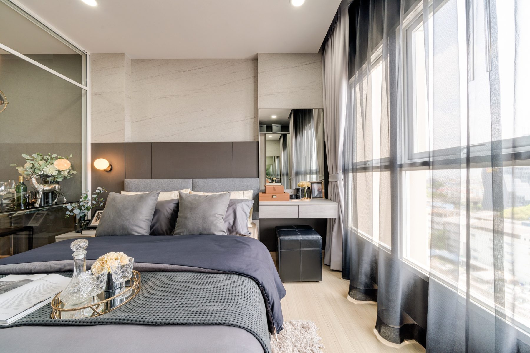 Show Unit 1bed